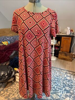 LuLaRoe Carly High-Low Dress in Pink and Black Geometric